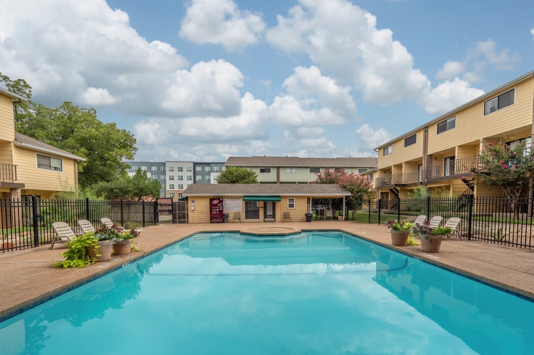 3 2 Fourplex In Castle Heights – photo 3