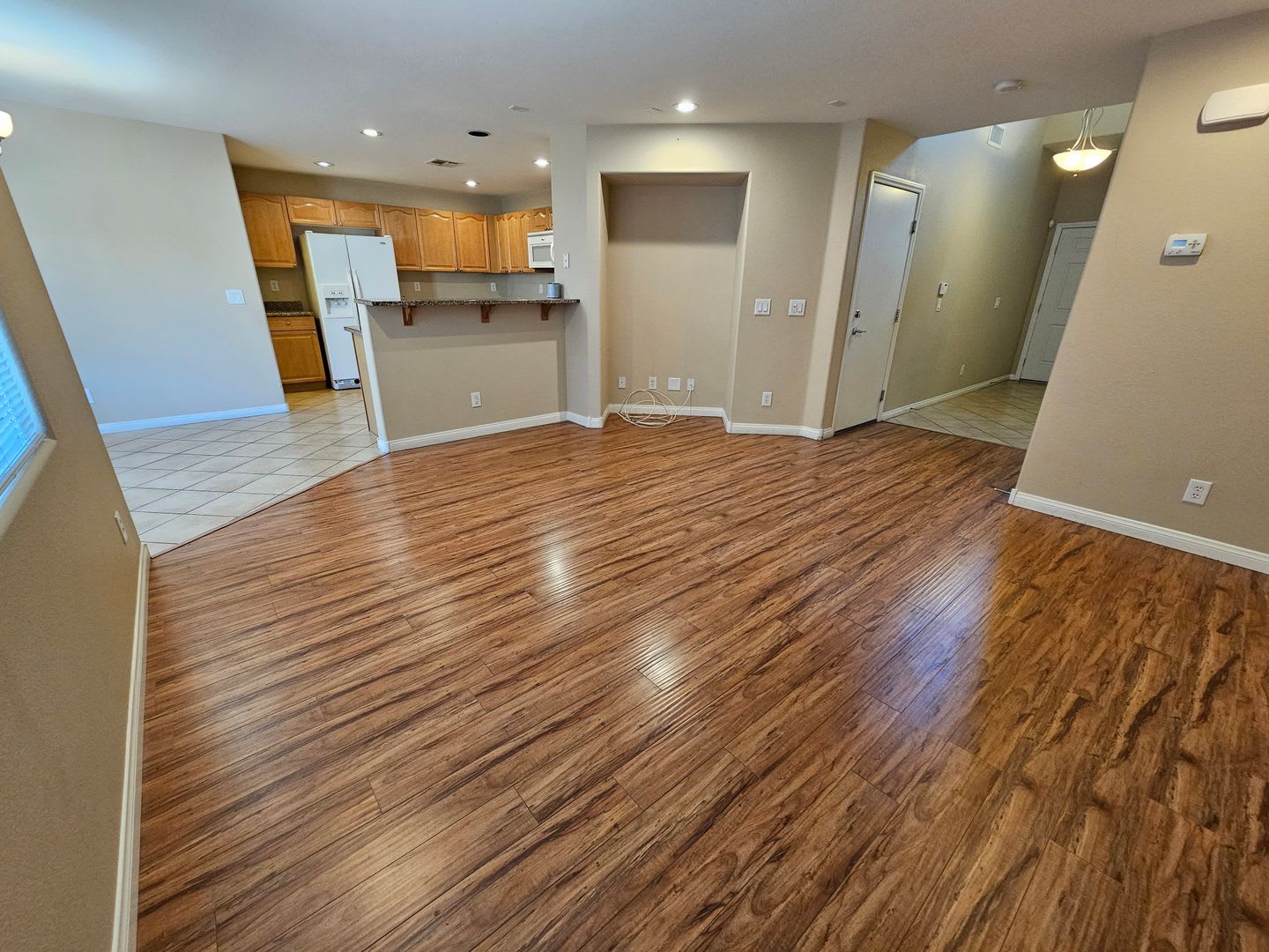 Stylish Family Home with Granite Counters & Custom Cabinets – photo 4