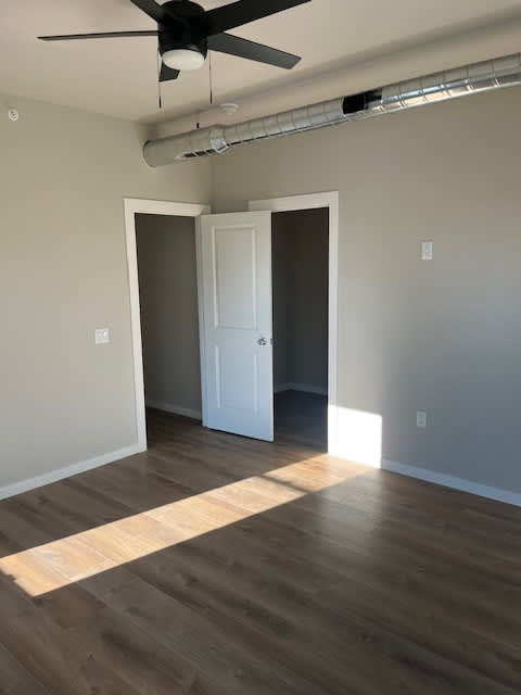 203 East Oak Street – photo 5