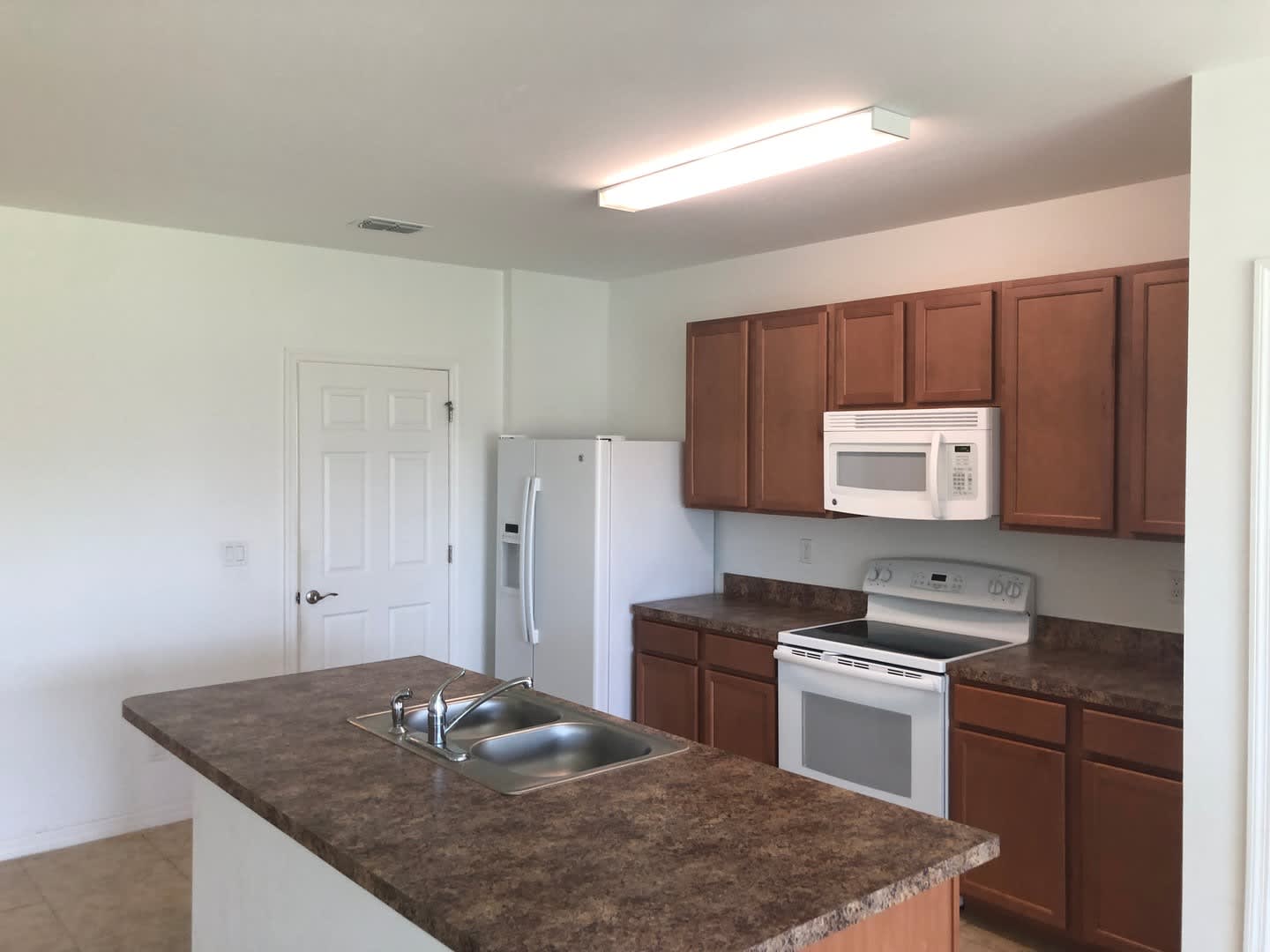 3 bedroom 2 bath single family home – photo 4