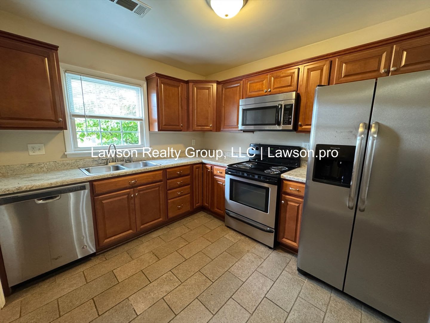 Updated Townhome Located in the Town of Vinton – photo 4