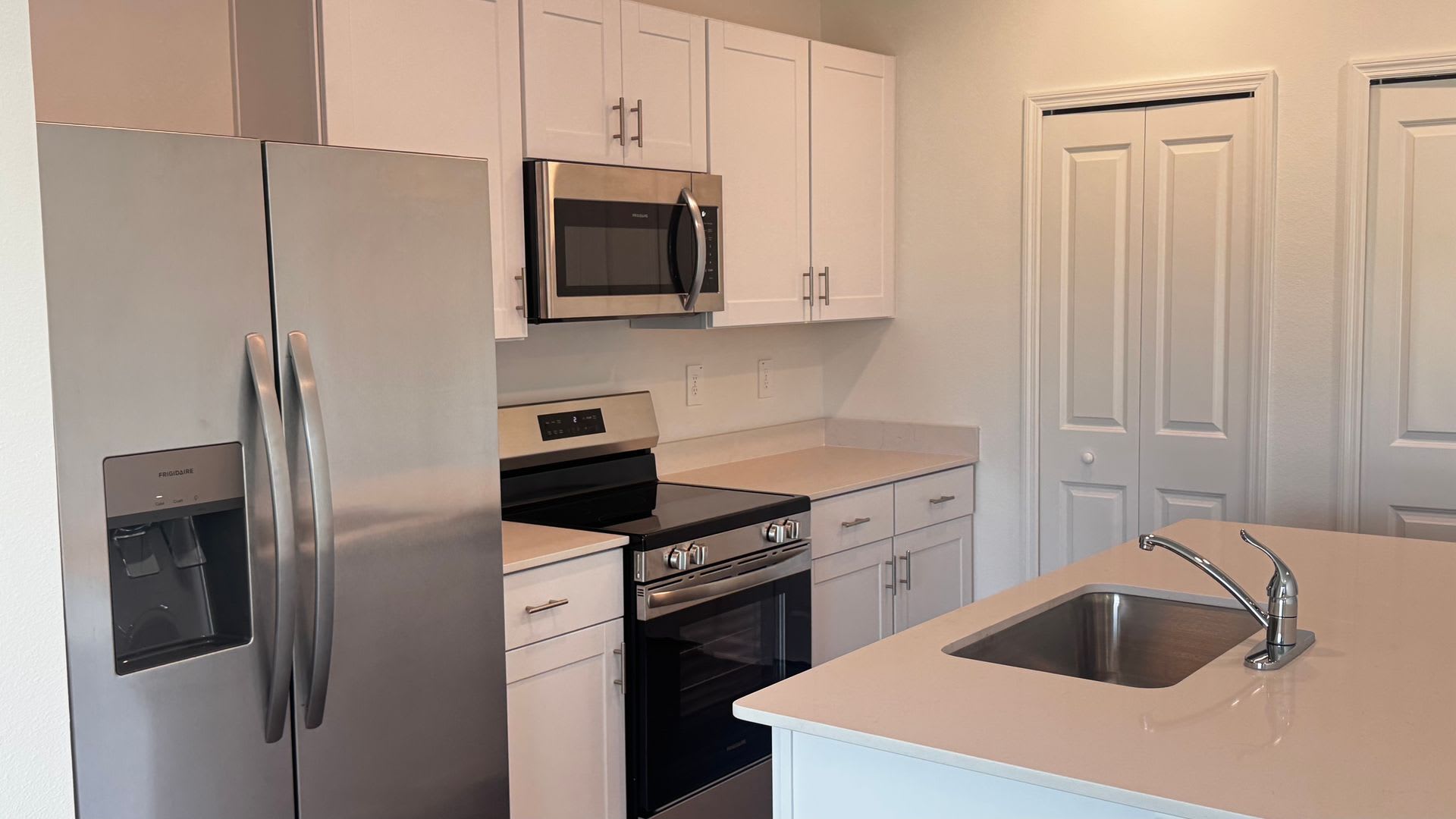 Brand New Modern Townhome in Marion Ranch – Move-in Ready! Internet, Trash & Lawn Care Included! – photo 4