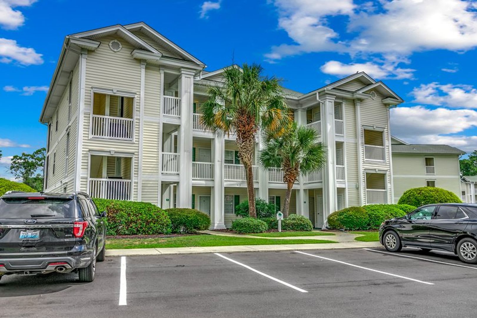 Lovely, Furnished Two- Bedroom, Two-Bath Condo in River Oaks Available Soon! – photo 1