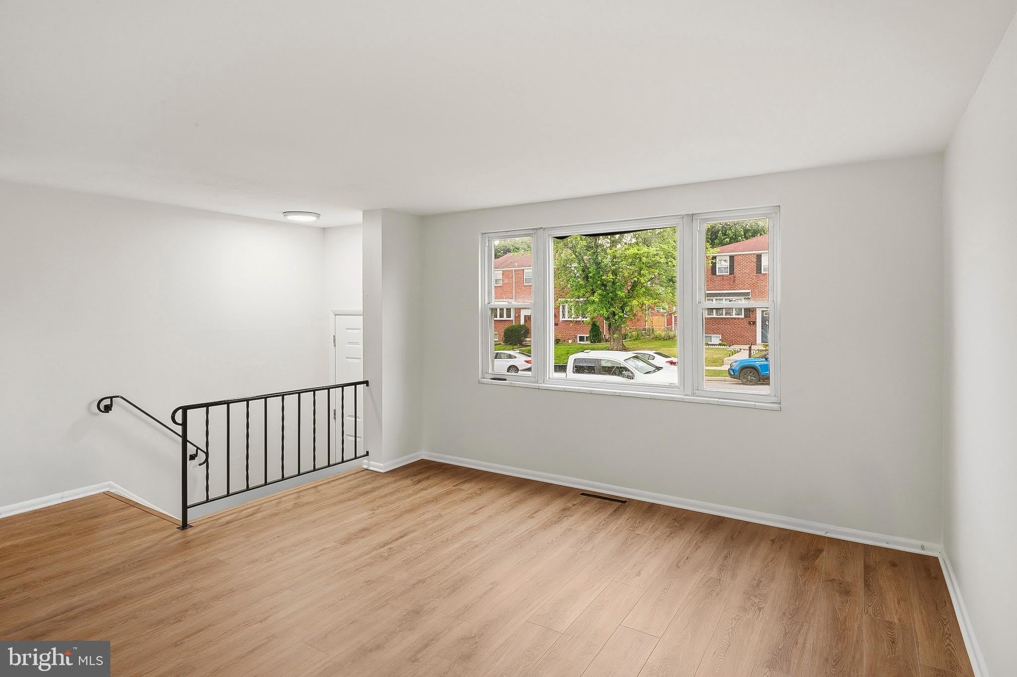 926 REGINA Drive – photo 4