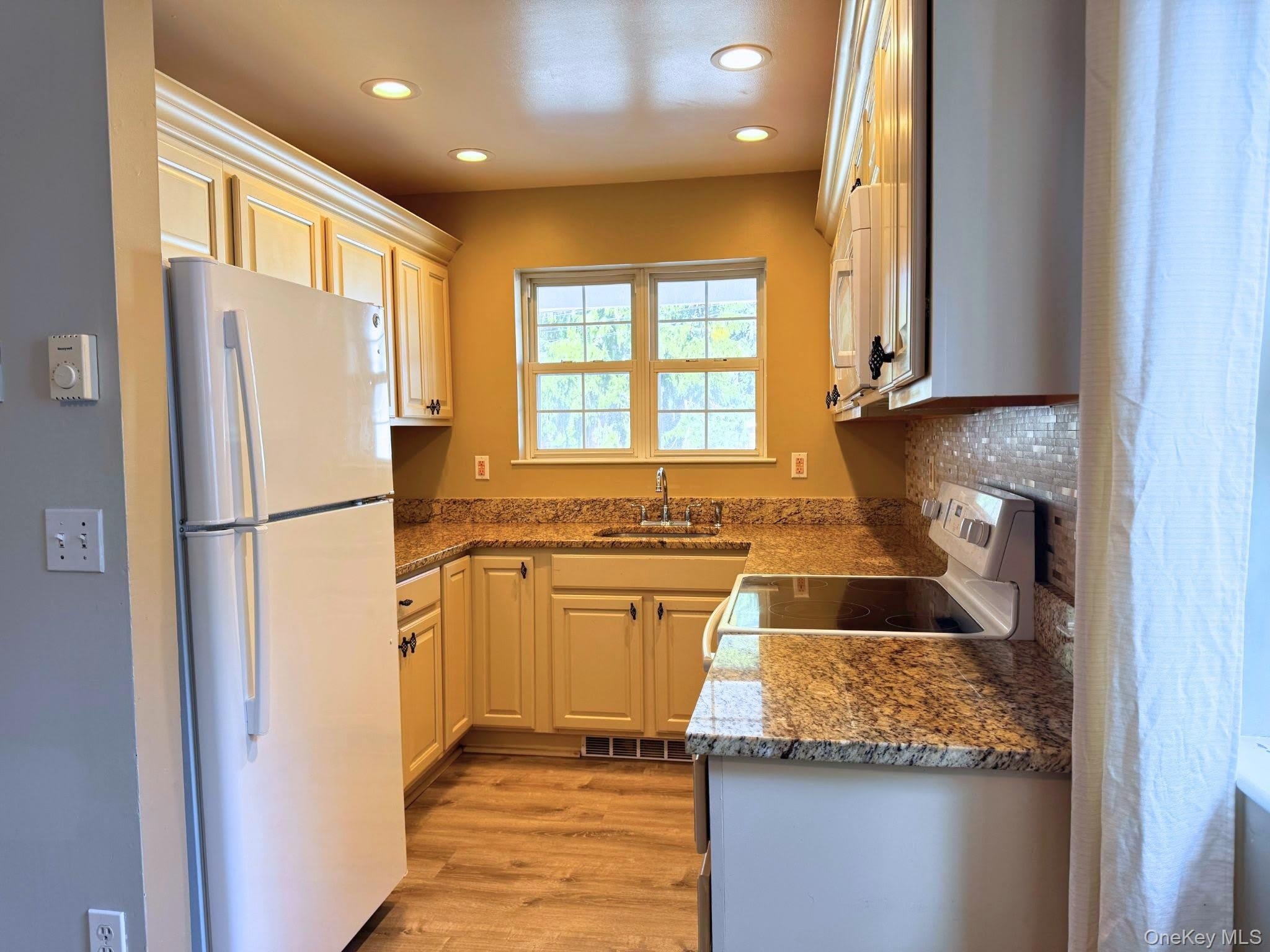 33 Fowler Avenue – photo 3