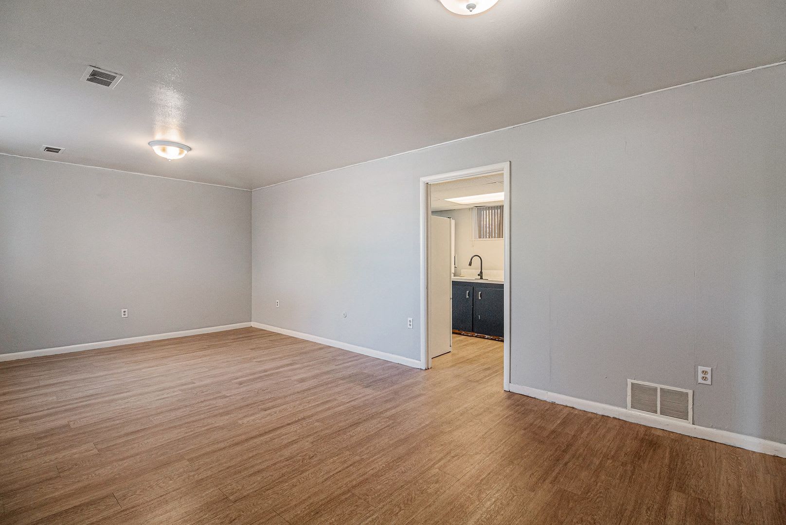 Spacious 2-Bedroom Garden-Level Apartment with Garage & In-Unit Laundry – photo 3