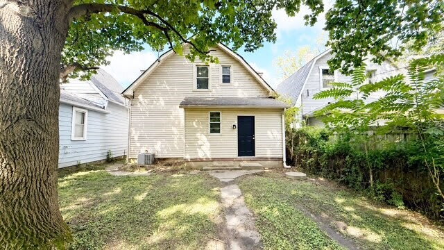1415 Leonard Street – photo 2