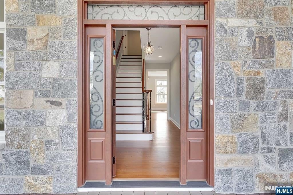 582 Green Valley Road – photo 3