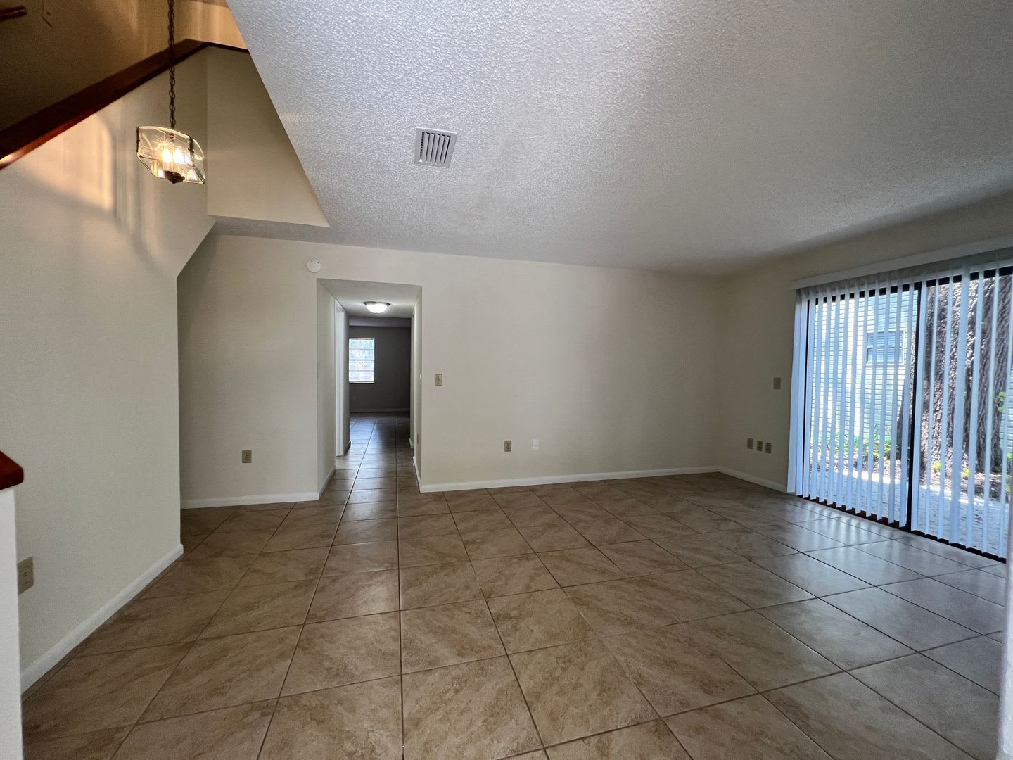 3-Bedroom Townhome in Central Lakeland – photo 2