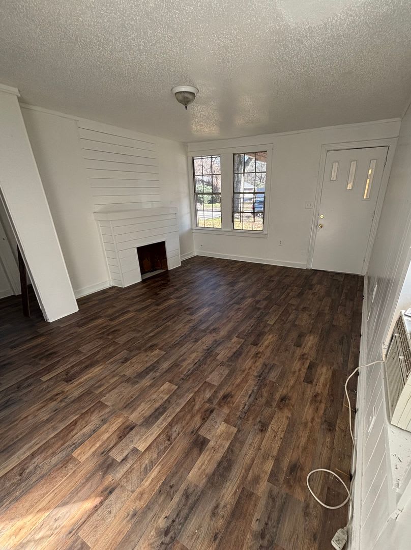 Like new 2 Bedroom home – photo 2