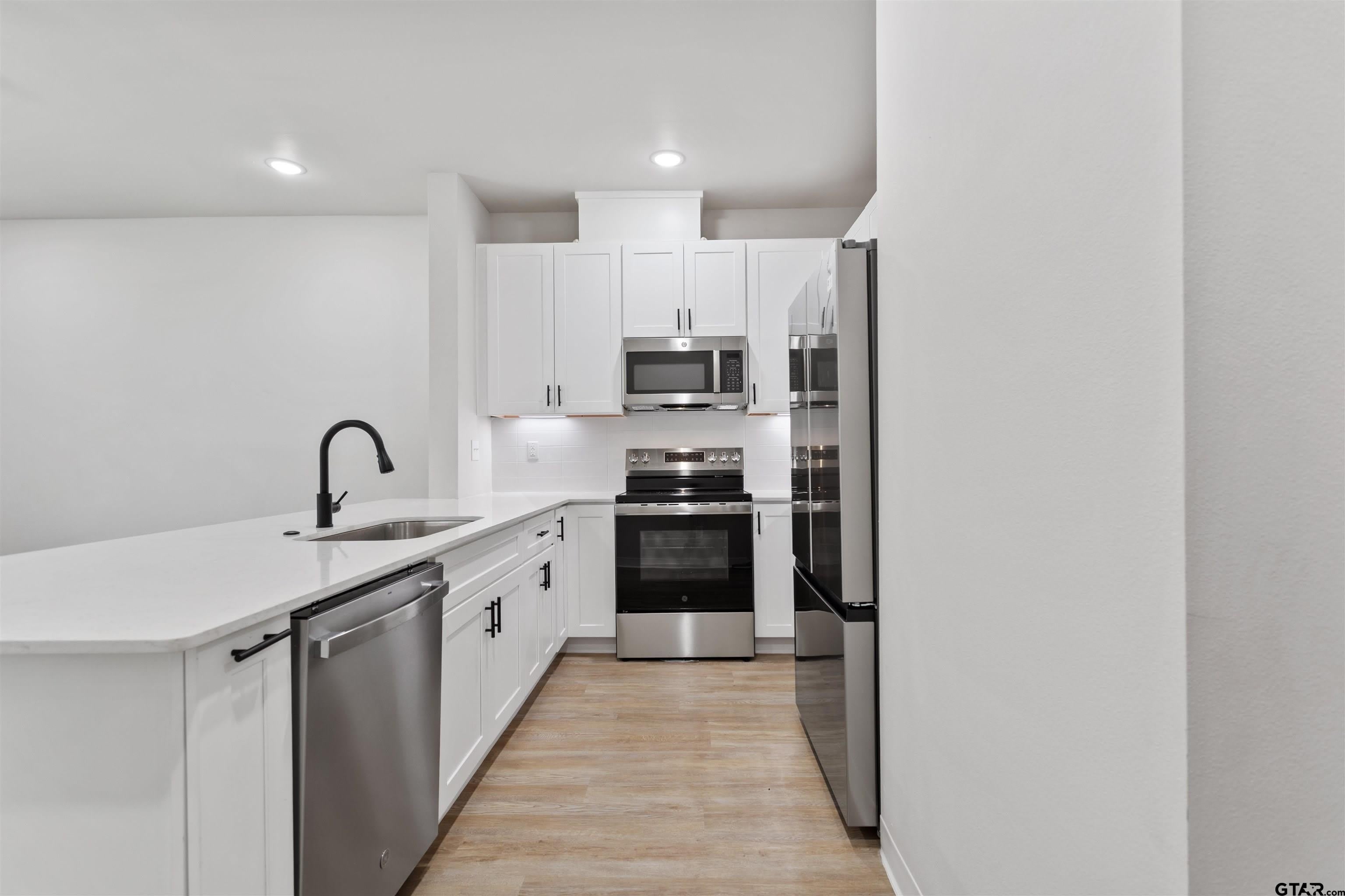 1164 1168 E Earle – photo 2
