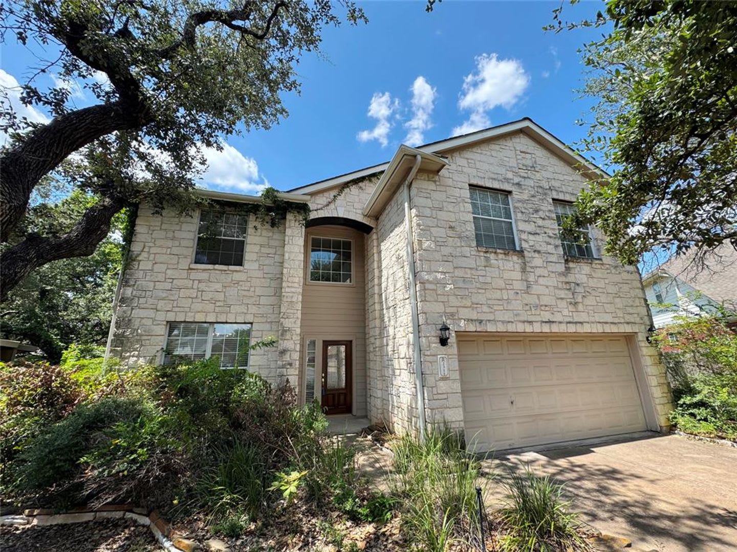 Discover Unparalleled Comfort In This Captivating Two Story Residence Perfectly Situated In A Desirable Cedar Park Neighborhood – photo 2