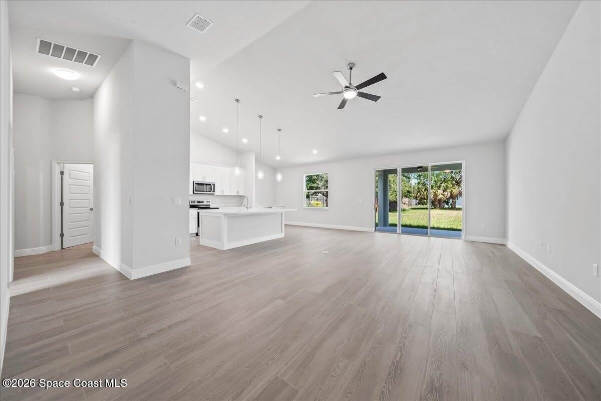 407 Cellini Avenue NE – photo 4