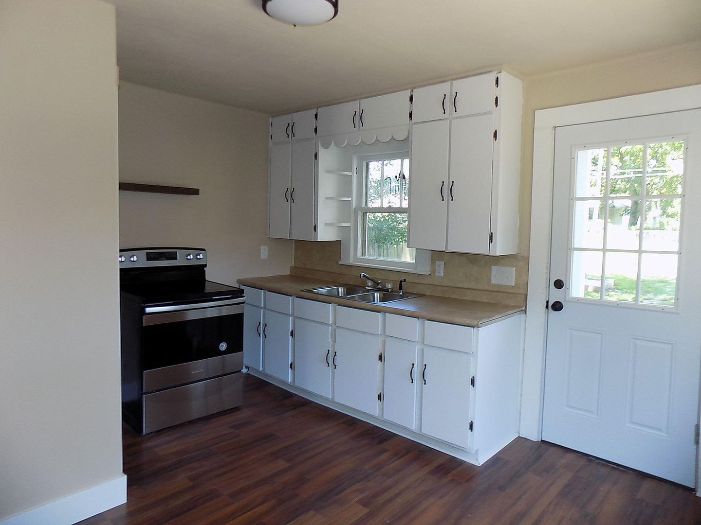 Check out this cozy home! COMING SOON – photo 4
