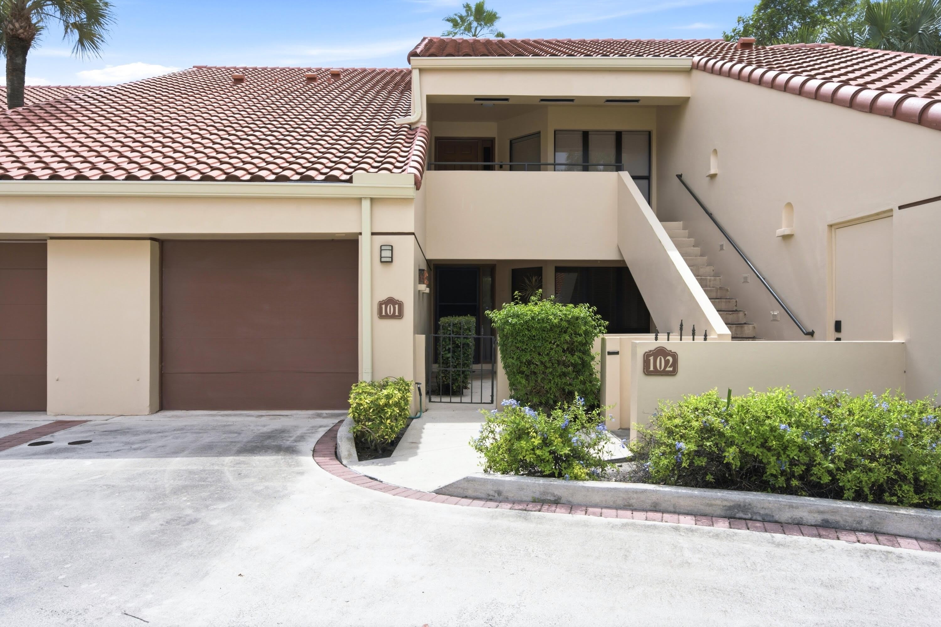 101 Waterview Drive – photo 1