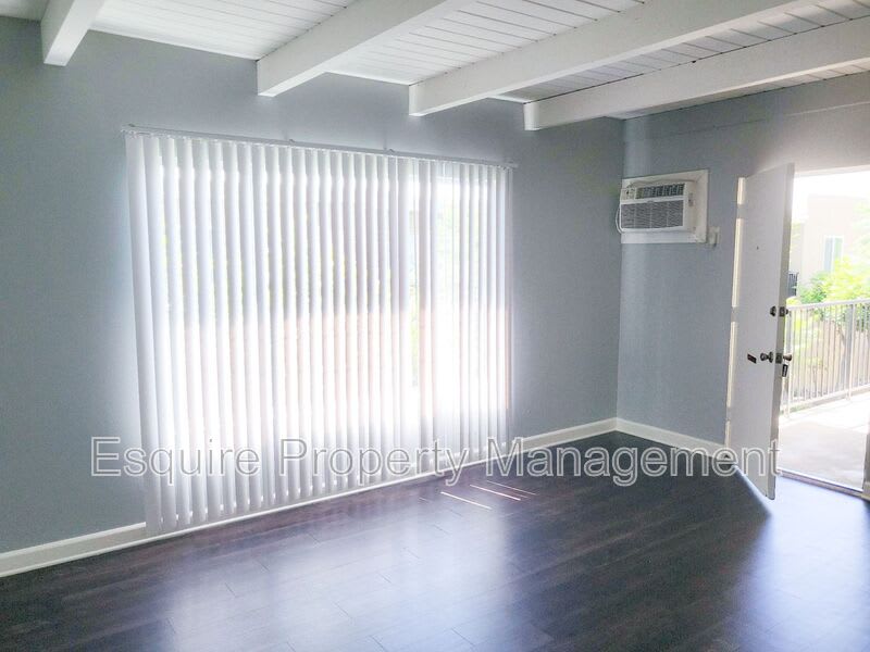 990 Ashland Ave – photo 3
