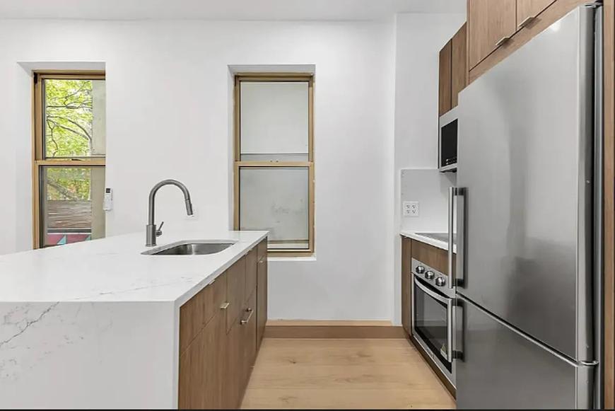 246 East 53rd Street – photo 3
