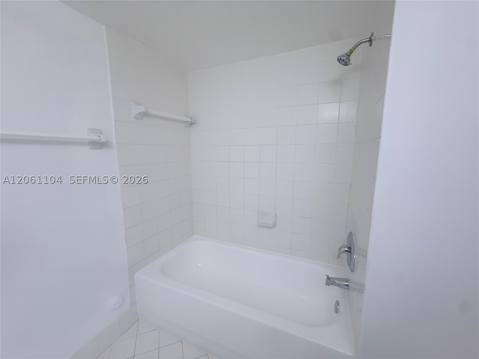 995 NE 34th Ave – photo 5