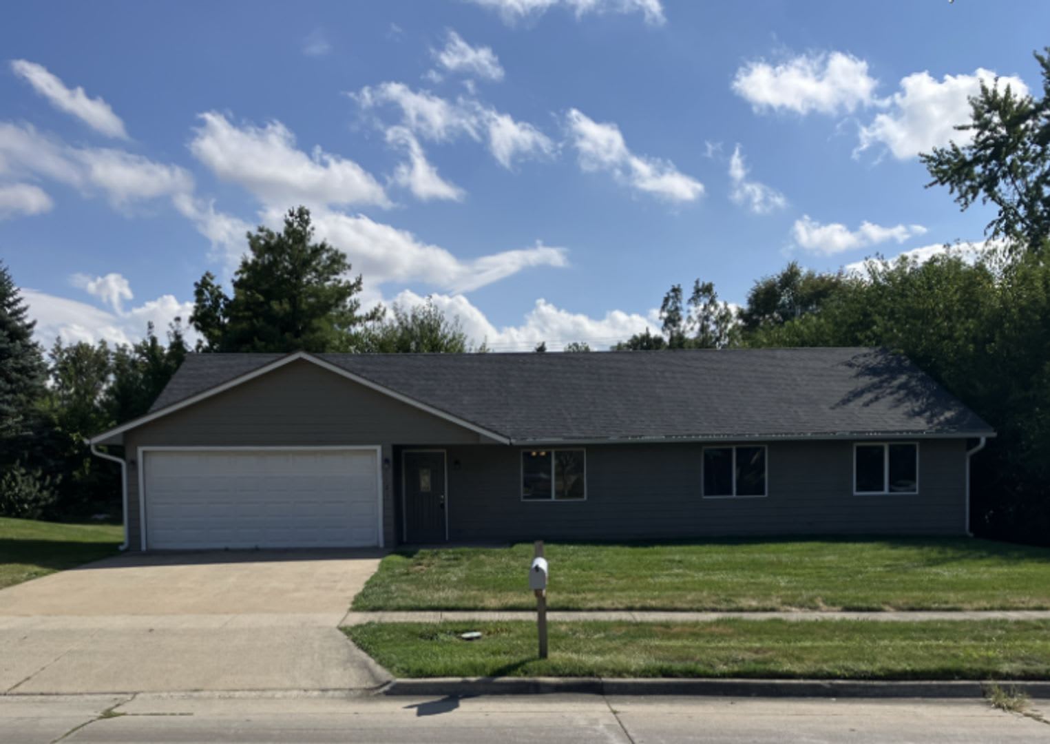3 Bedroom Home For Rent In Newton Ia – photo 1