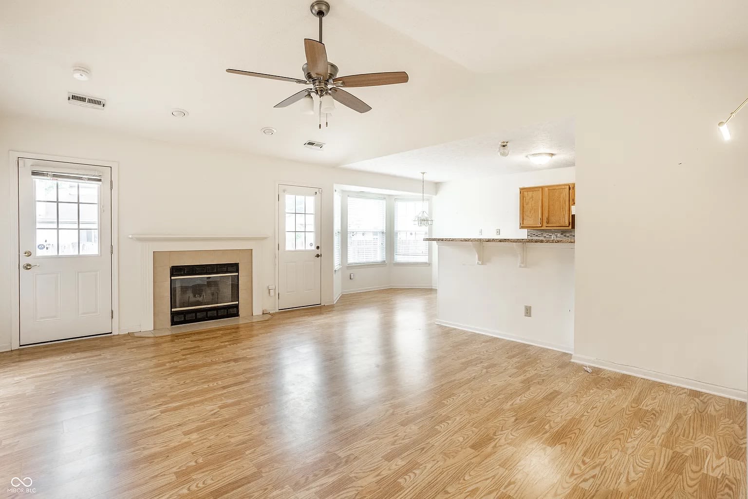 1911 East Maple Park Drive – photo 4