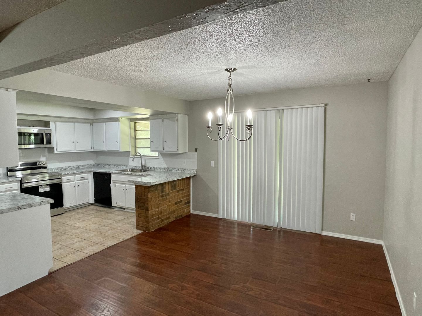 Updated 3 Bedroom 1.5 Bath Home!! – photo 3