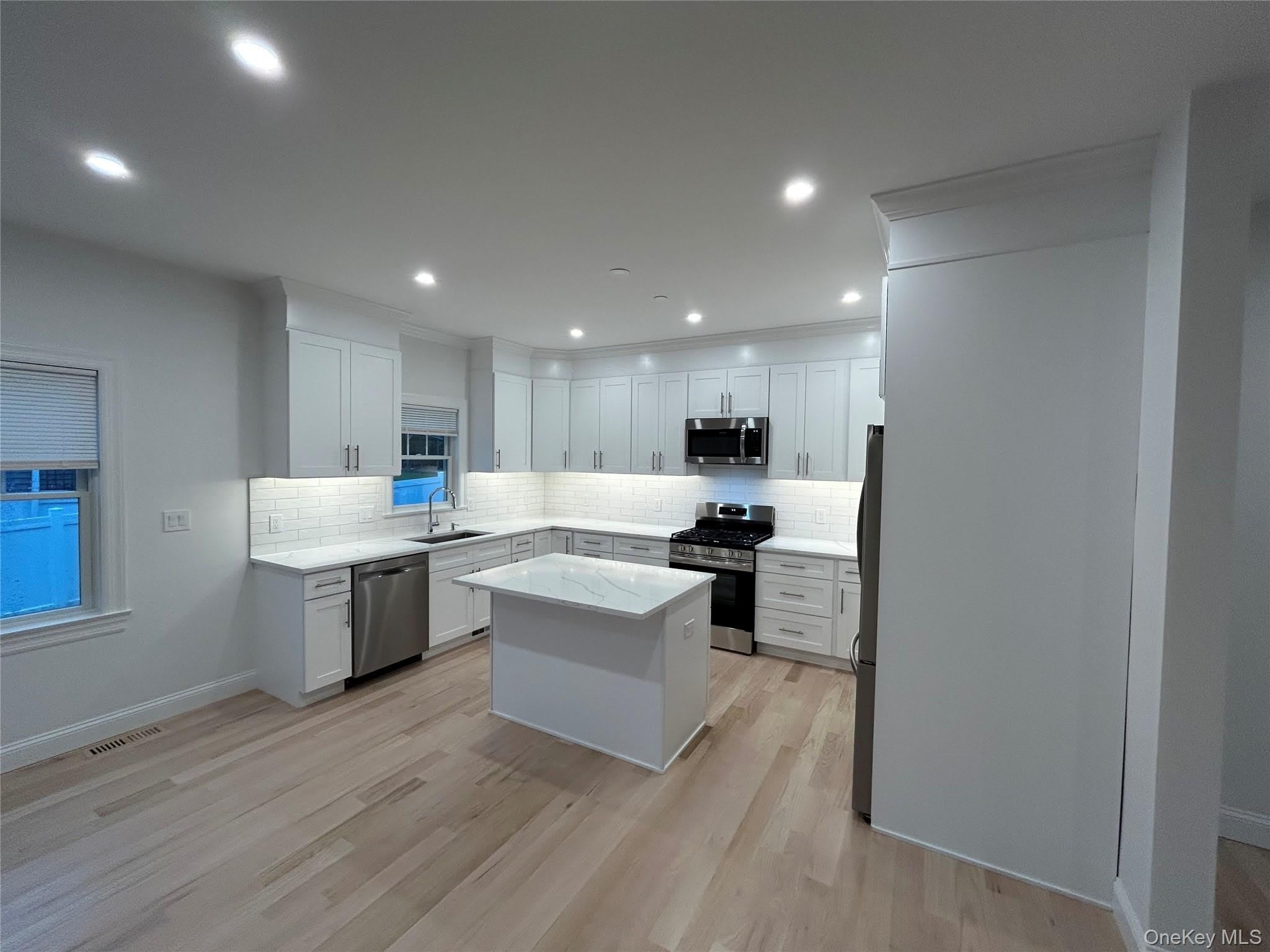61 Adelphi Avenue – photo 3