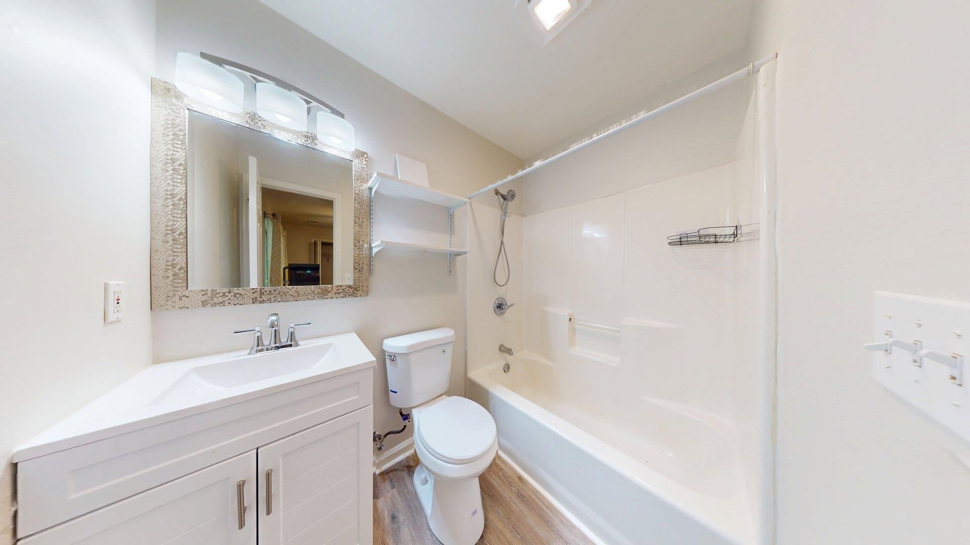 Spacious Auburn Duplex in Prime Location – photo 4