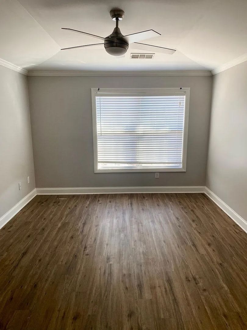 Room In 3 Bedroom Townhome At Bayrose Cir – photo 4