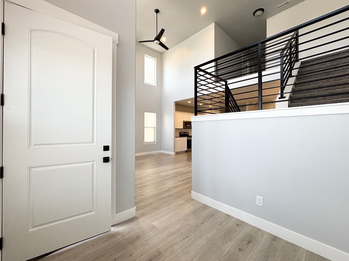 Gorgeous Poolside Corner Townhome at Mountain Ridge! – photo 4