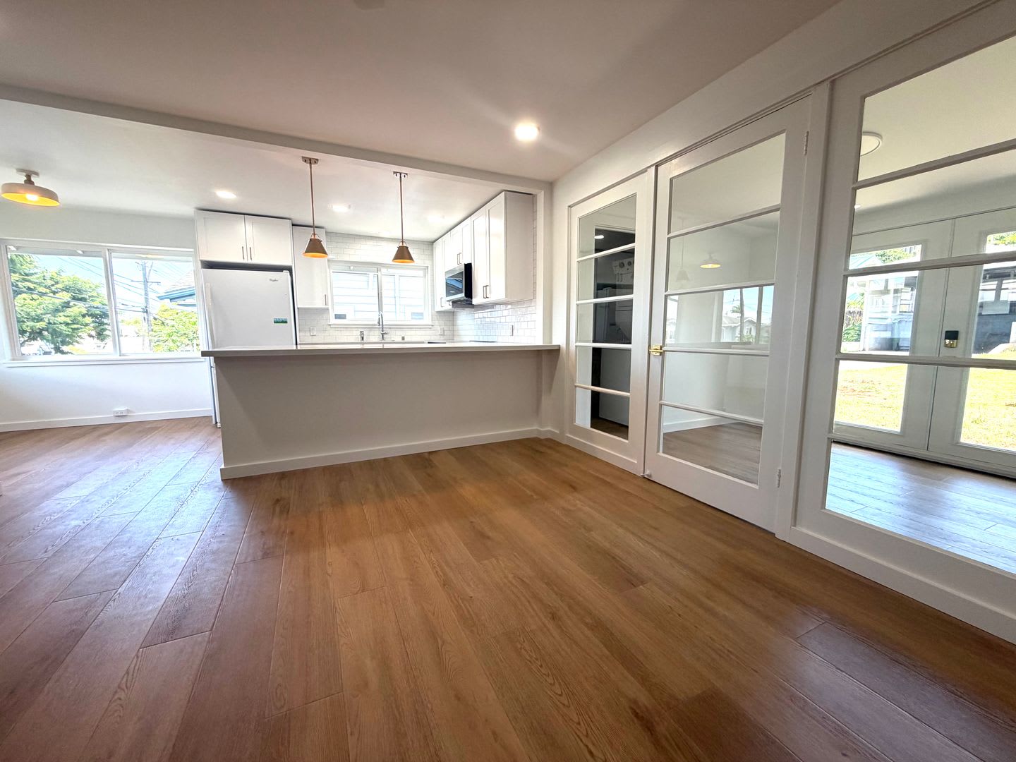 Renovated 2 Bedroom, 2 Bathroom with Carport – photo 3