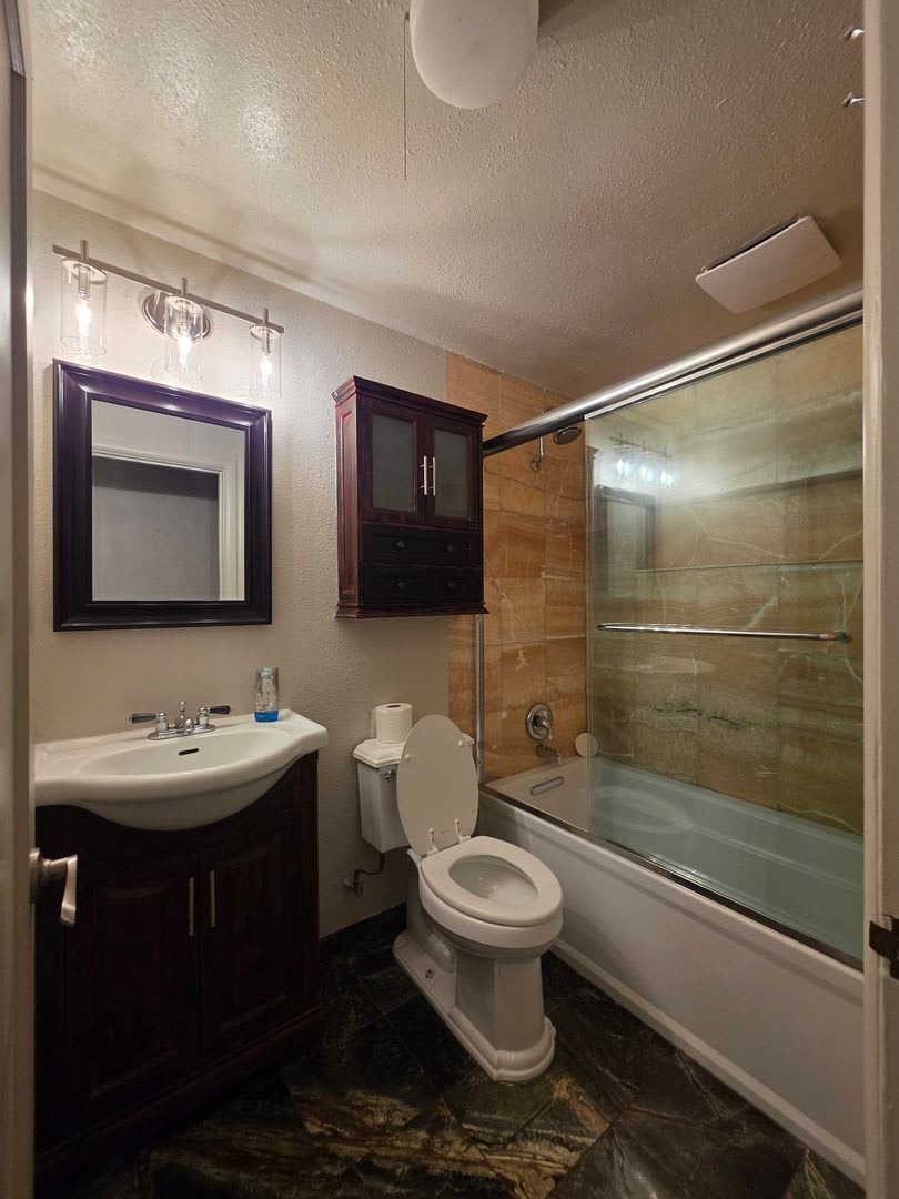 4 Bedroom/3 Bath House Including a Mother-in-Law Suite – photo 4