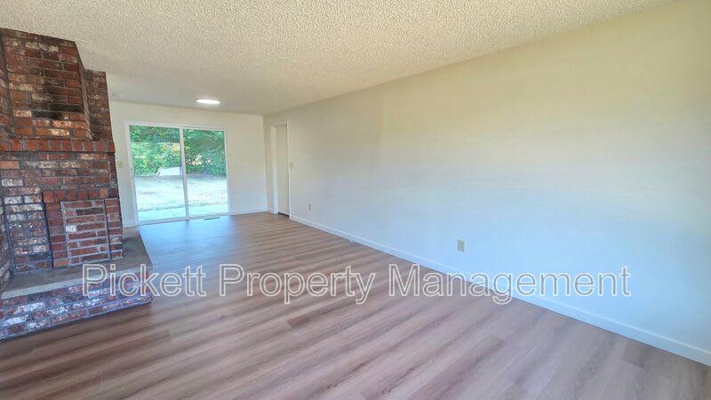6237 Sunset Ave. NE – photo 5