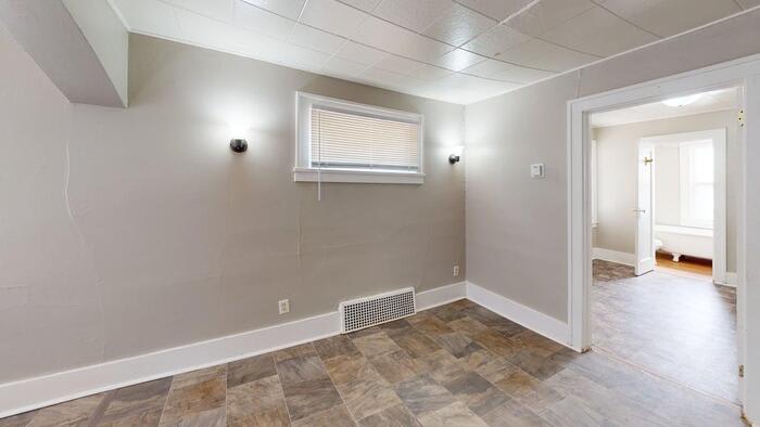 413 1/2 West Thayer Avenue – photo 4