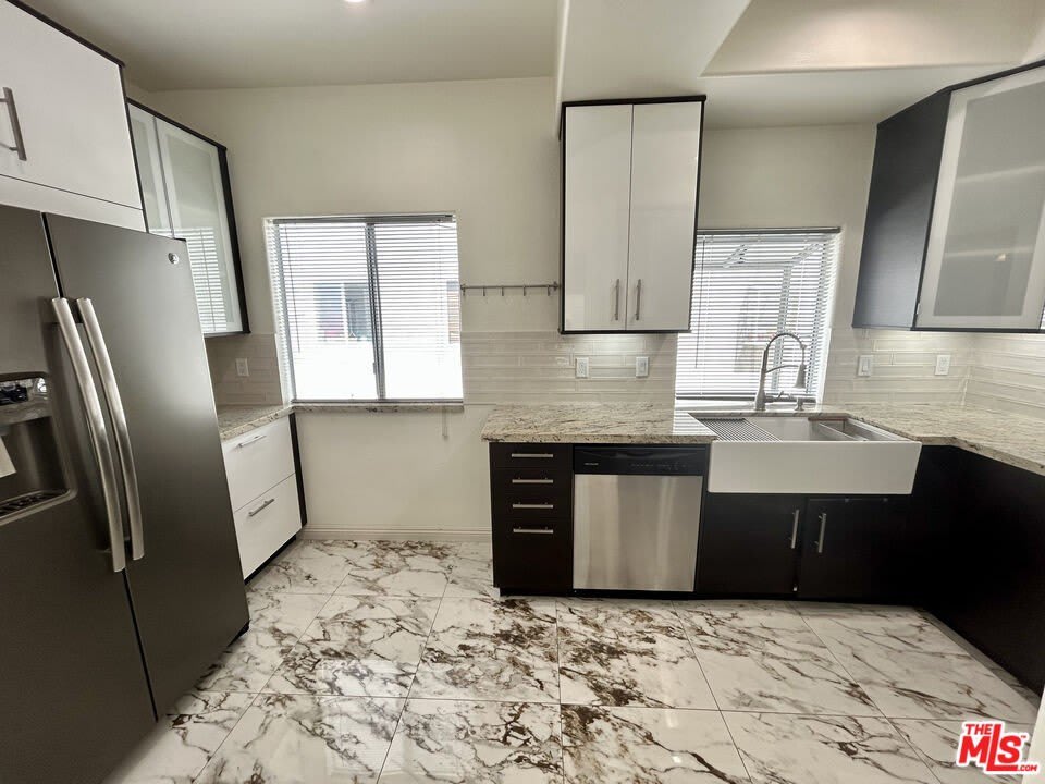 5145 Yarmouth Ave – photo 3