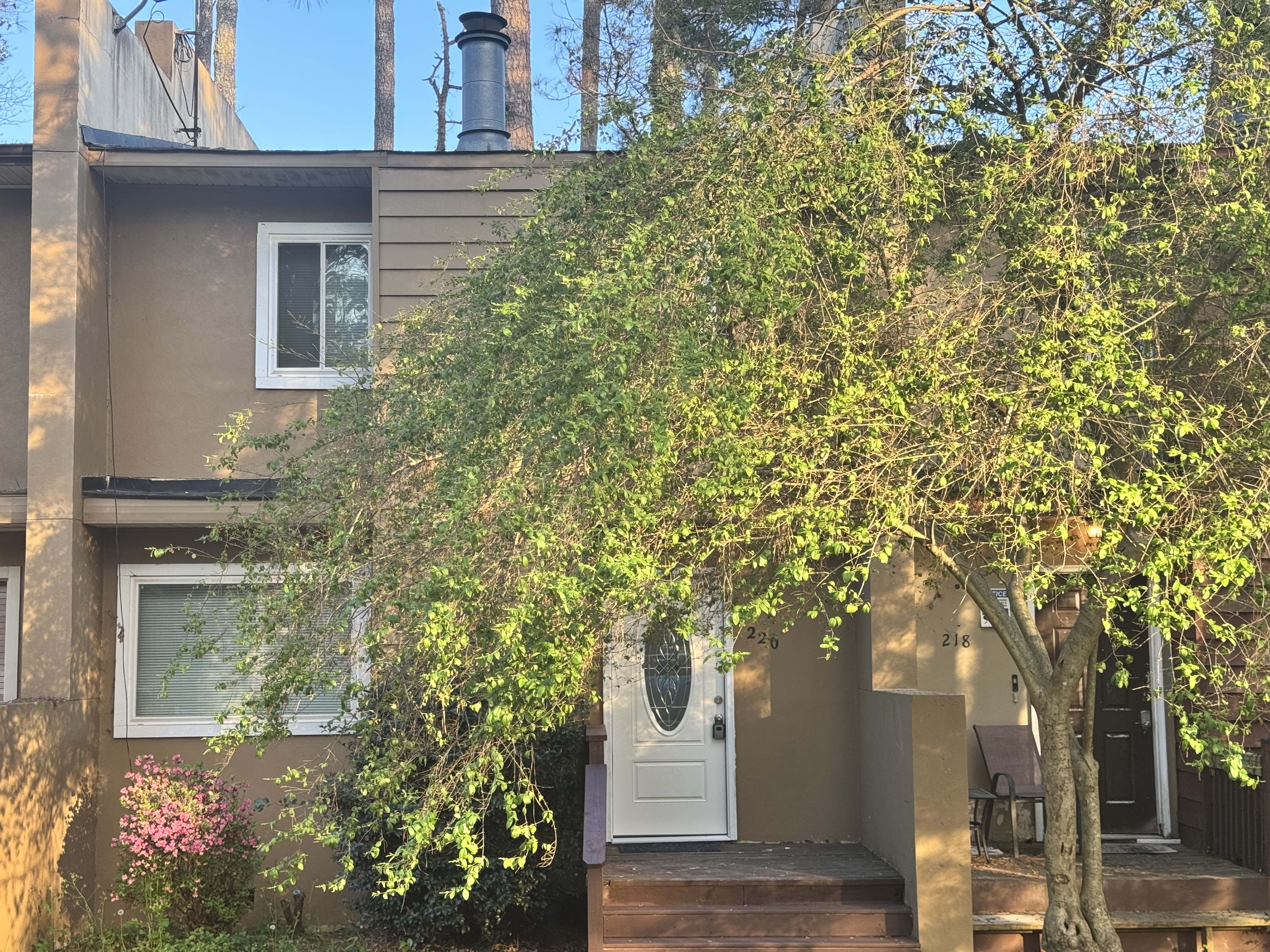 220 Charleston Ave – photo 1