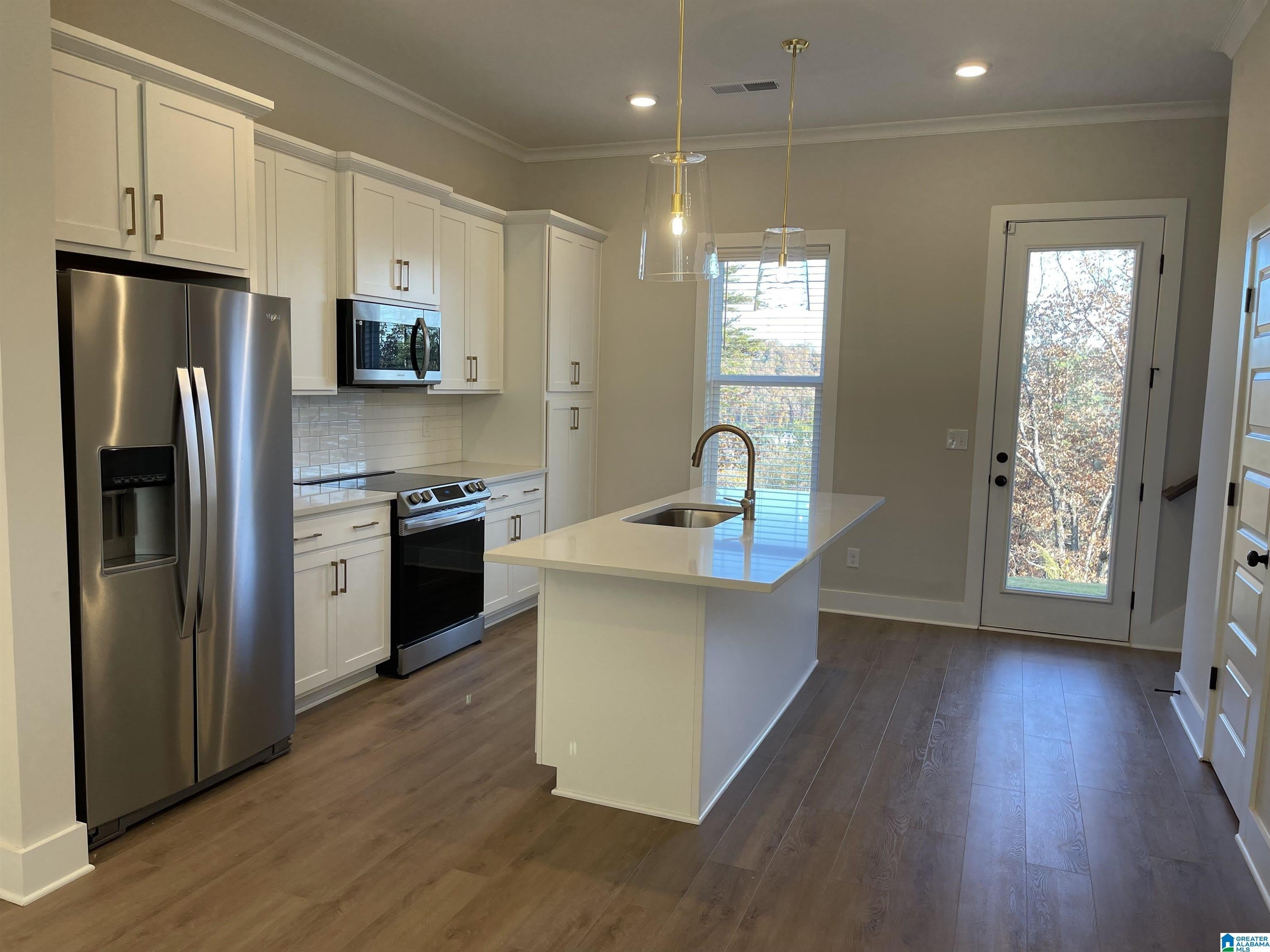 4870 SILAS AVENUE – photo 5