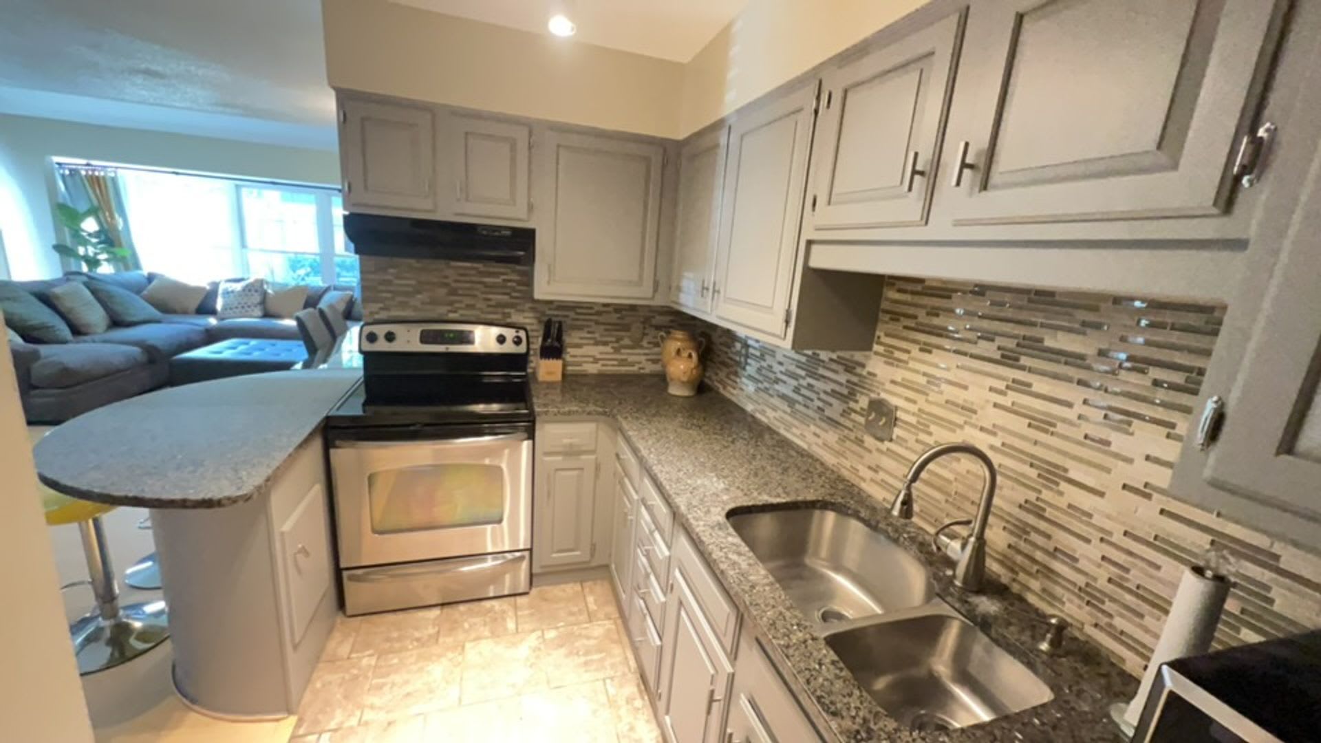 This 2 Bedroom 1 5 Bath Condo Has It All – photo 2