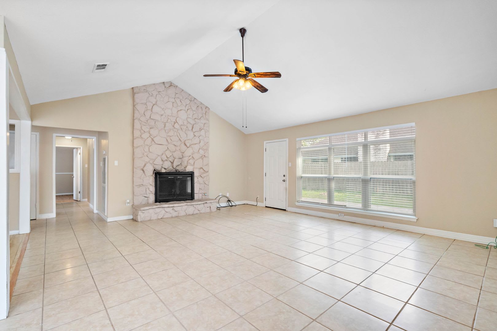 Lovely 3 bedroom 2 bath w/ potential 4 bedroom or game room. Full Privacy fence backyard with large patio! – photo 5