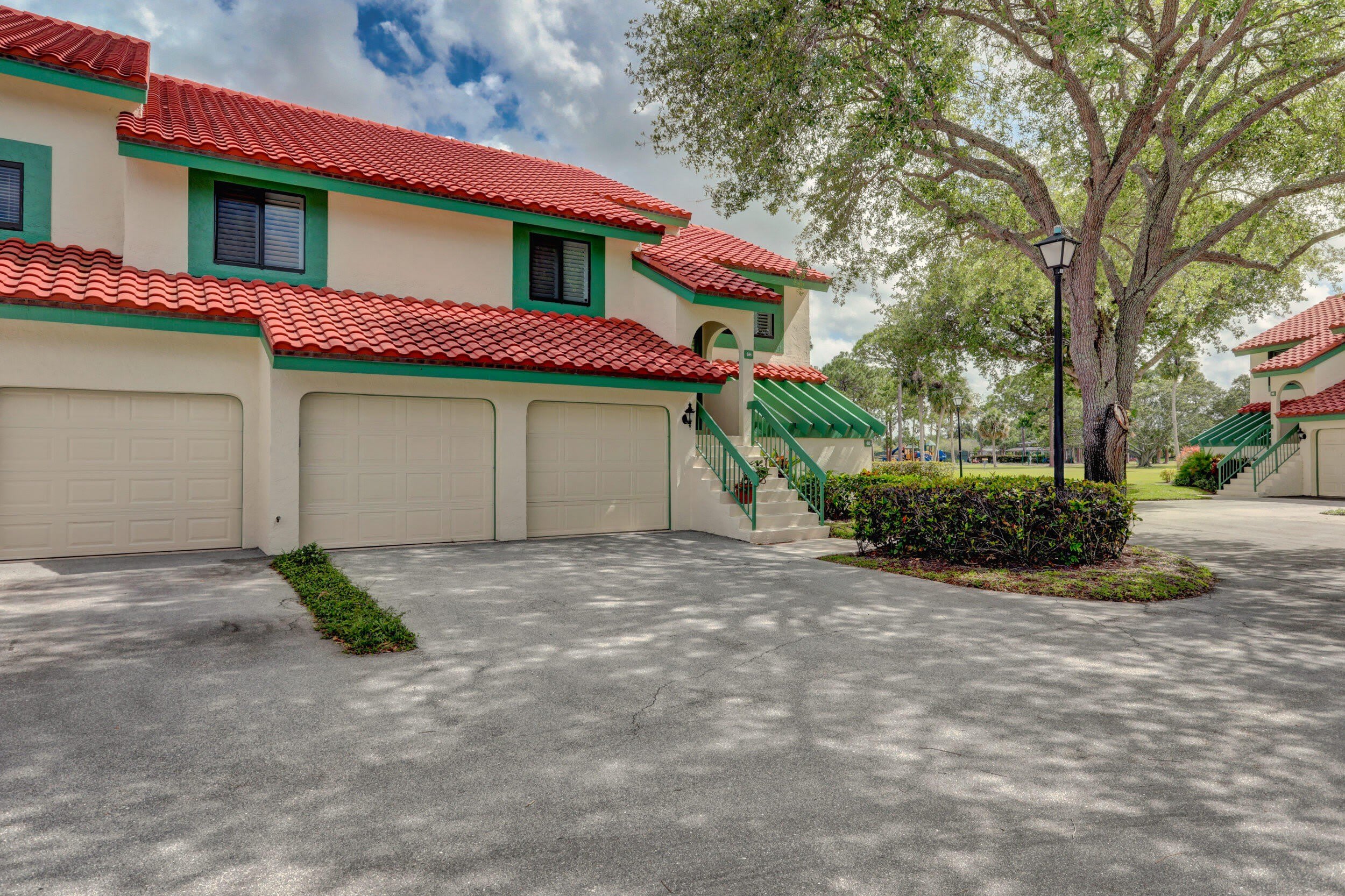 6 Lexington Lane E – photo 2