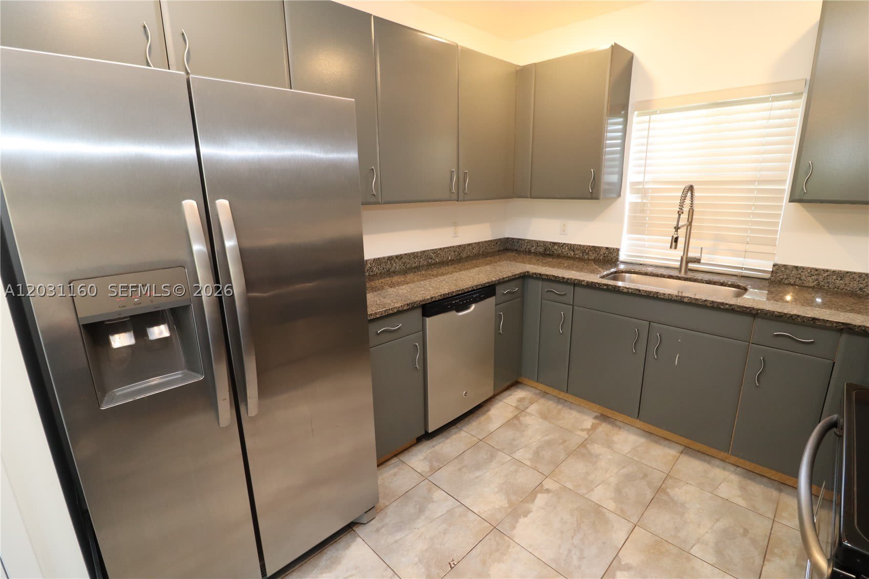 609 NE 28th St – photo 3