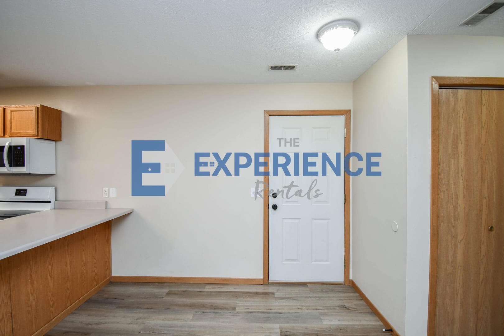 Comfortable 3-Bedroom Condo in Brandon – Available Now! – photo 3