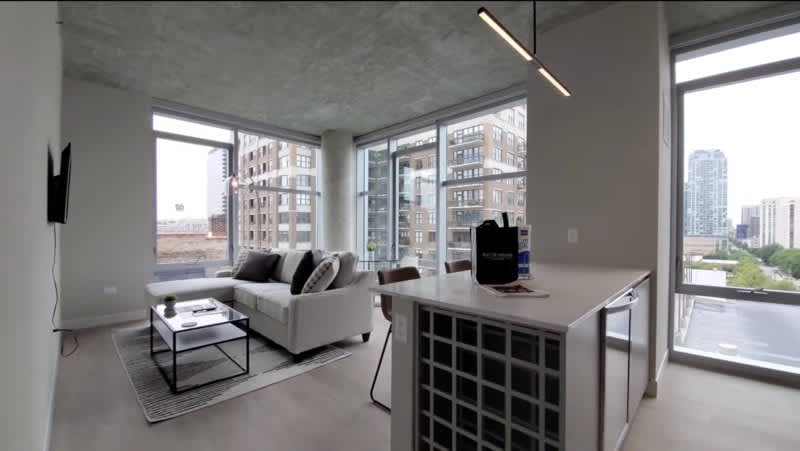 107 W Hubbard St – photo 1