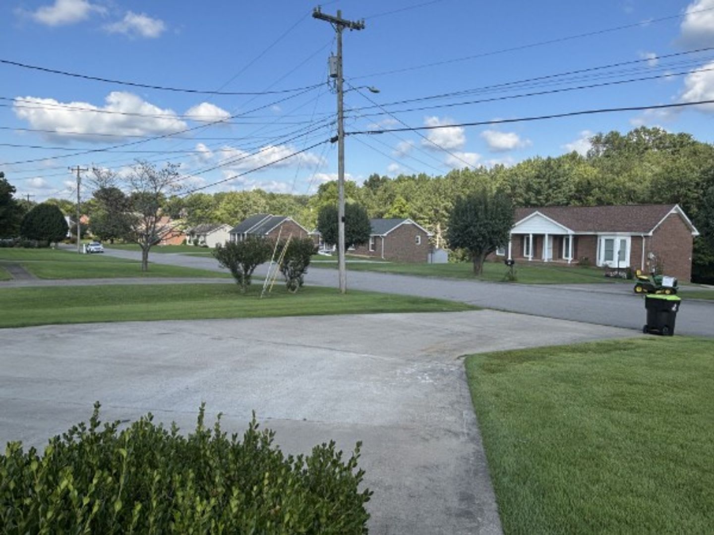 Spacious 3 Bedroom 2 Bath Brick Home – photo 5