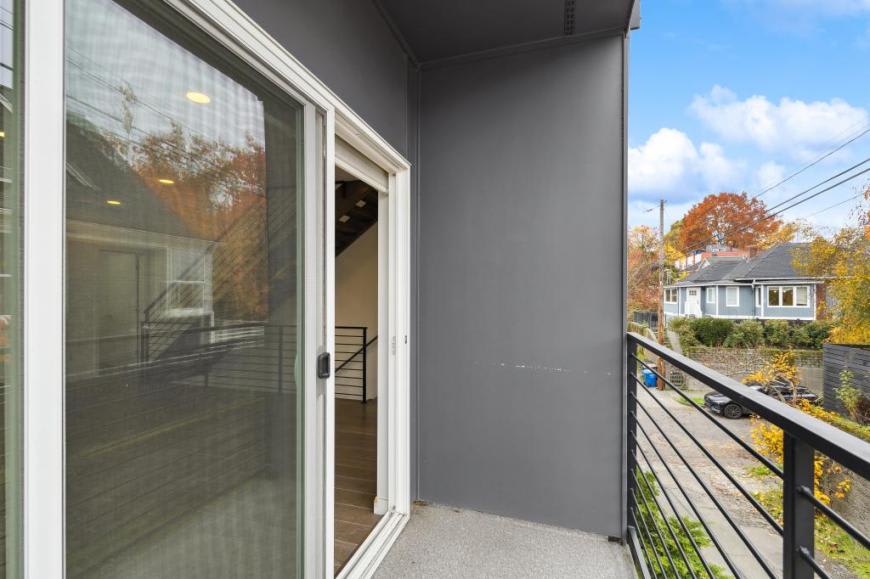 1017 W. Crockett St. – photo 4