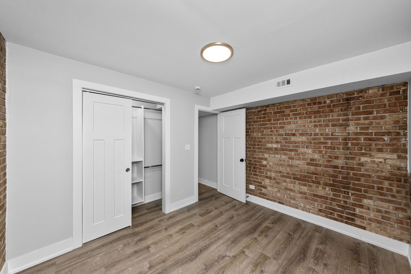 1220 North La Salle Drive – photo 1