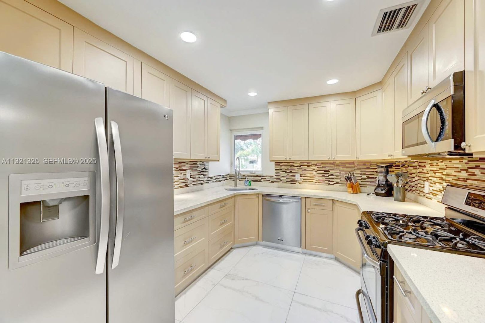 1020 N 13th Terrace, Hollywood, FL 33019 – photo 3