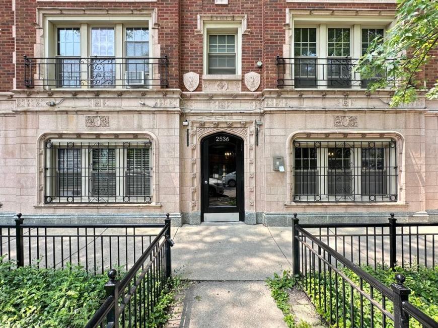 2534 Sawyer – photo 1