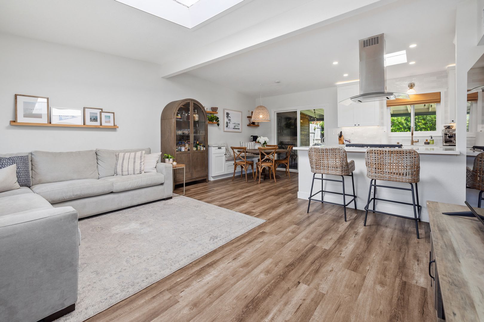 Welcome To 435 Cherry Ave A Stunning Coastal Retreat On Imperial Beach S Most Coveted And Rarely Available Street – photo 5