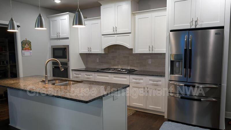1261 Hope St – photo 3