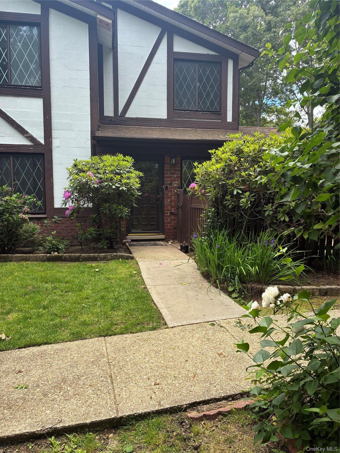 415 Clubhouse Court – photo 1